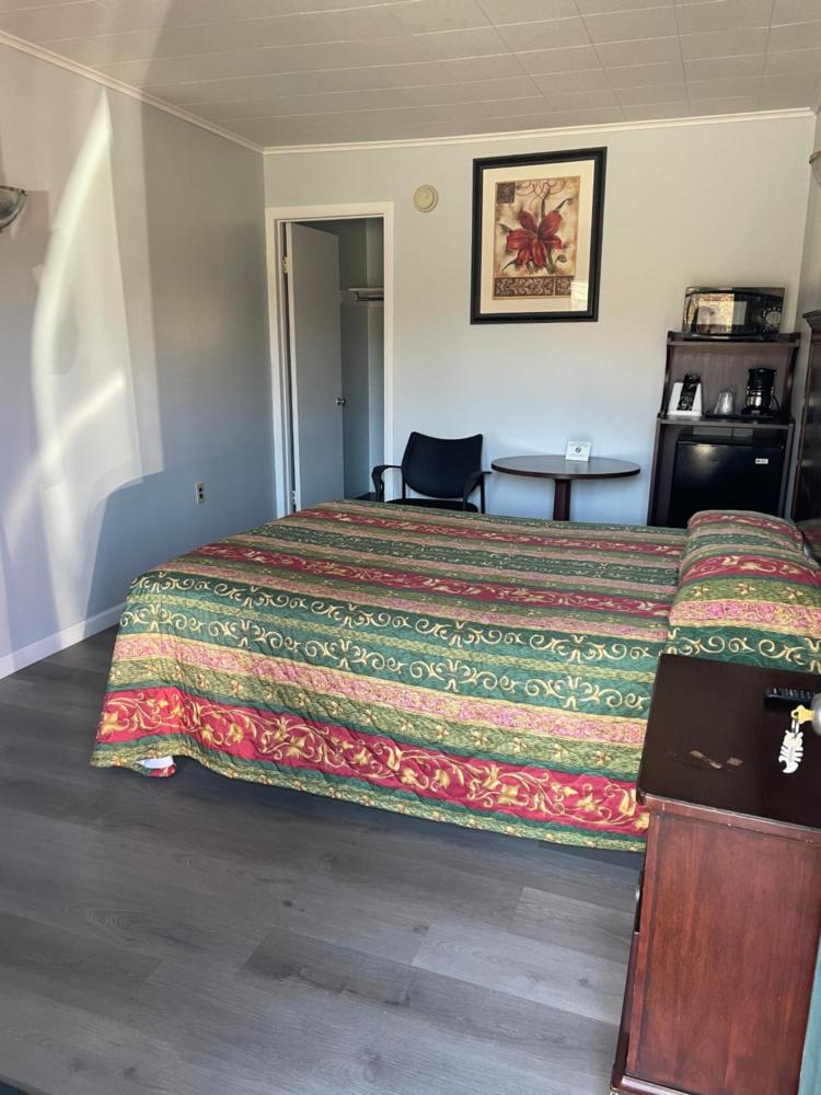 Queen Room interior